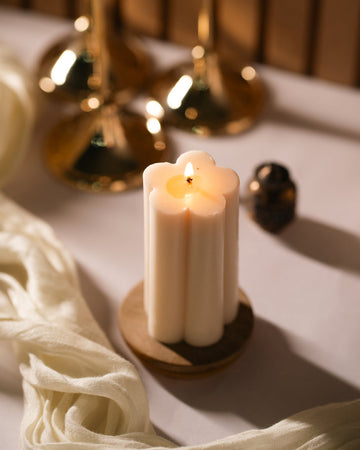 Daisy Pillar Candle