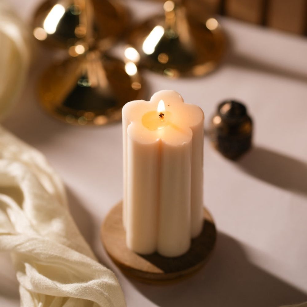 Daisy Pillar Candle | Handmade Candle