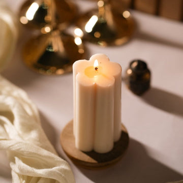 Daisy Pillar Candle | Handmade Candle
