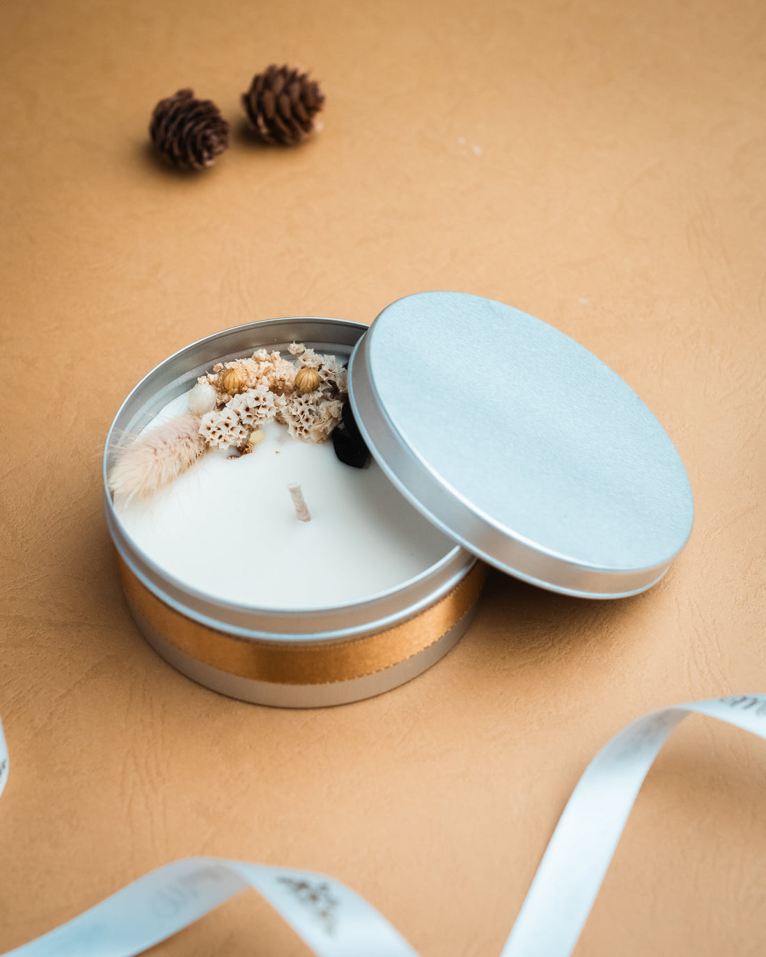 Christmas Candle | Tin container Candle | Dry Flower Scented Soy Wax Candle | Handmade Candle