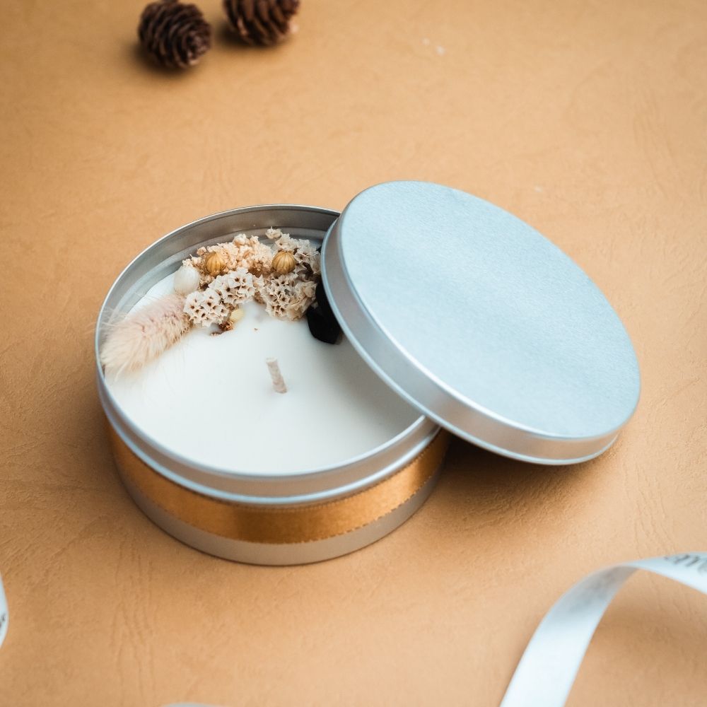 Christmas Tin Candle | Dry Flower | Scented Soy Wax Candle