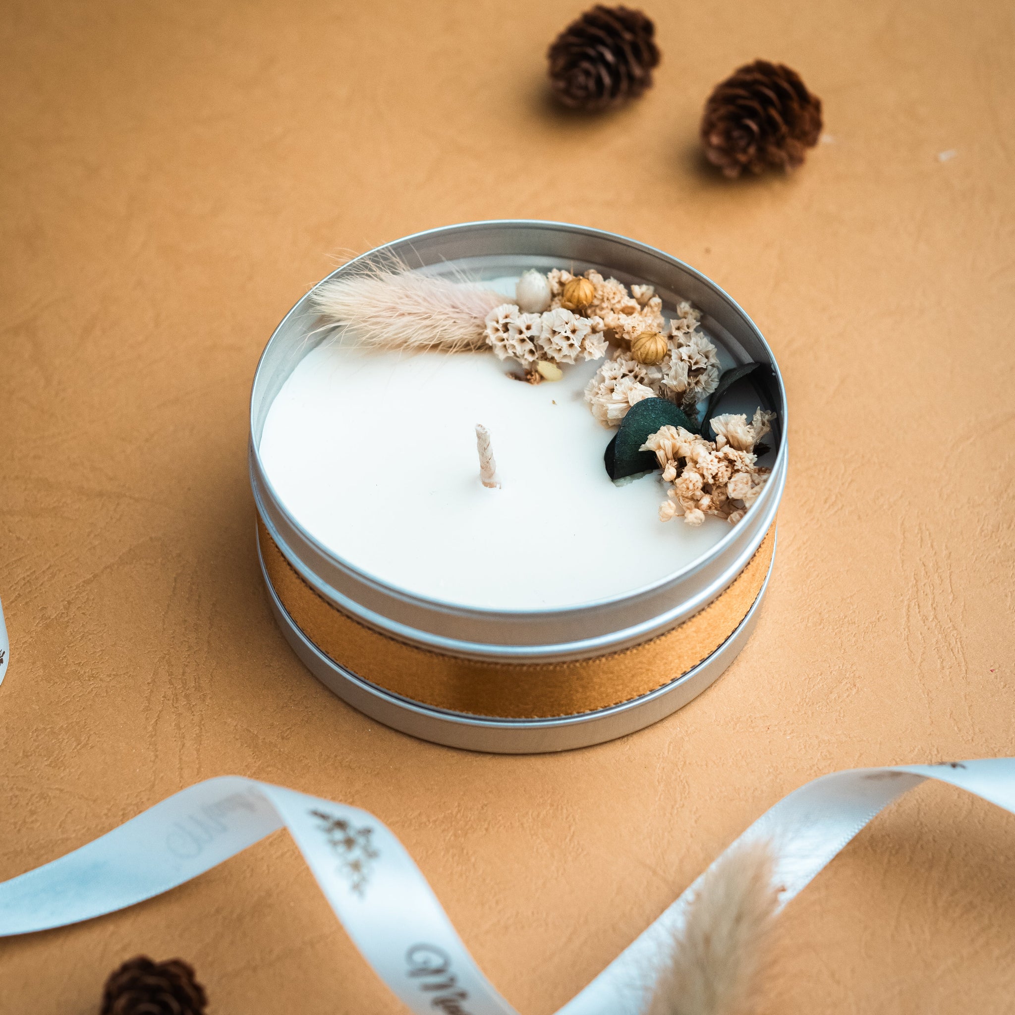 Christmas Candle | Tin container Candle | Dry Flower Scented Soy Wax Candle | Handmade Candle
