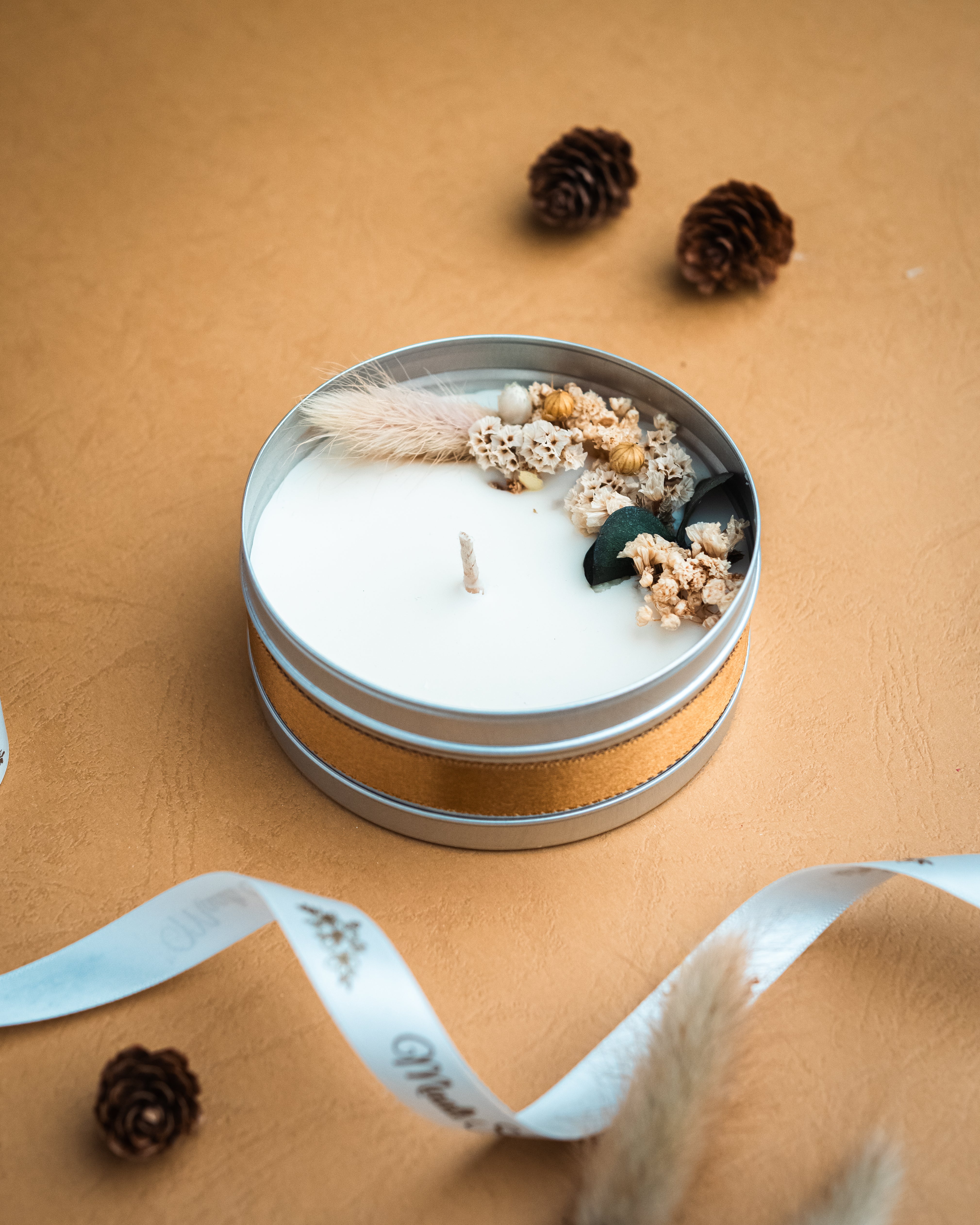 Christmas Candle | Tin container Candle | Dry Flower Scented Soy Wax Candle | Handmade Candle