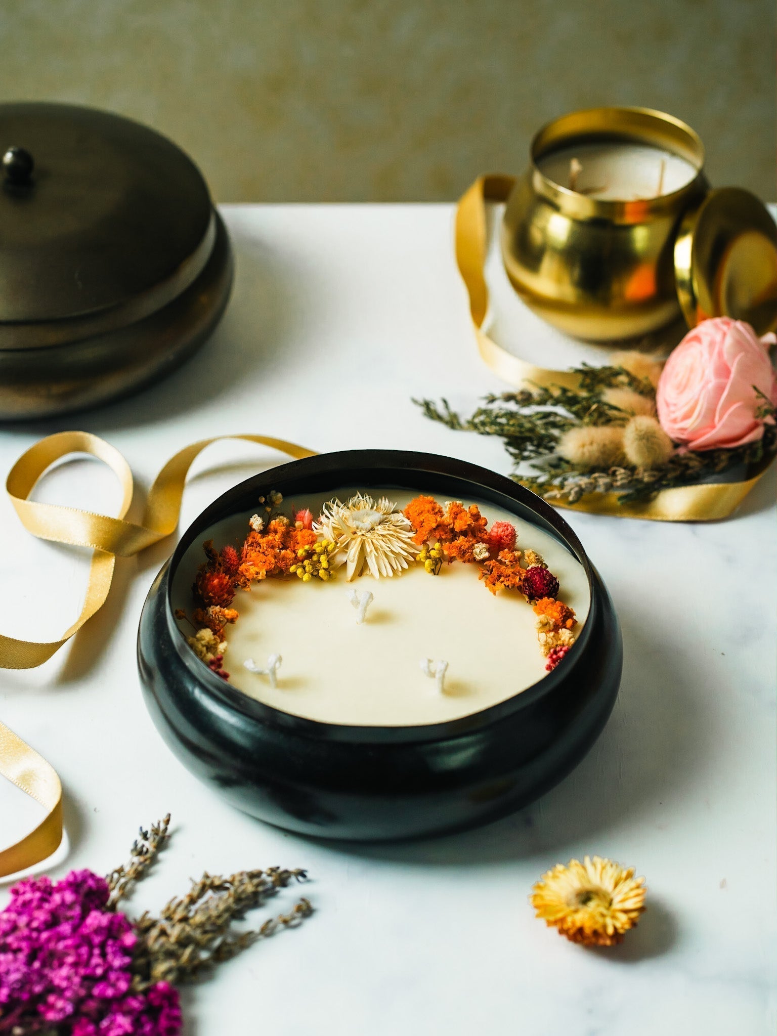 Black 7" Metal Urli With Lid | Scented Soy Wax Candle | With Dry Flower